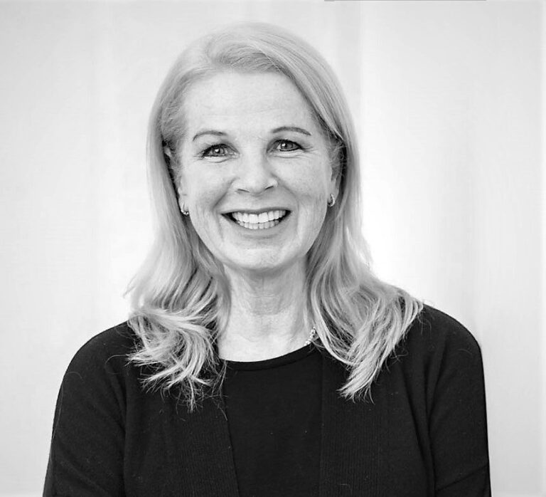 Dr Angela Pierce